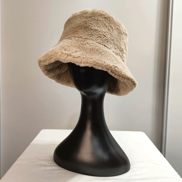 Faux fur bucket hat - Picture 5 of 10
